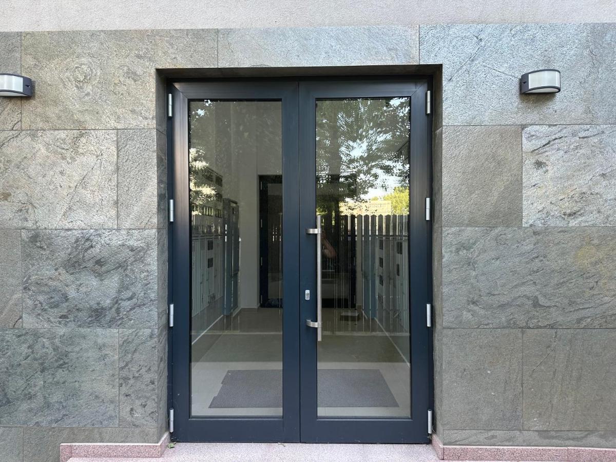 In Apart Hotel Бухарест Екстер'єр фото