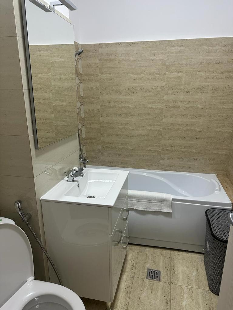 In Apart Hotel Бухарест Екстер'єр фото