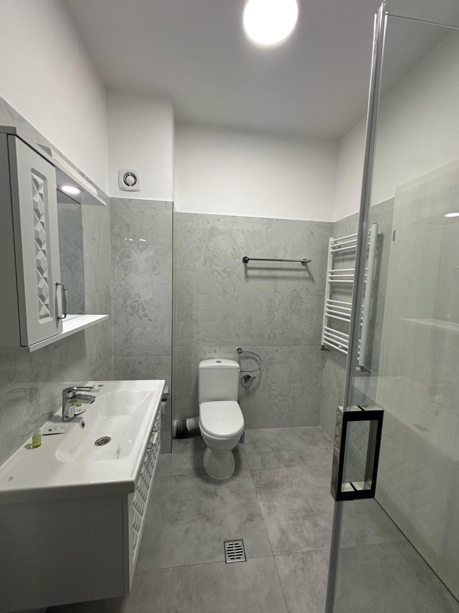 In Apart Hotel Бухарест Екстер'єр фото