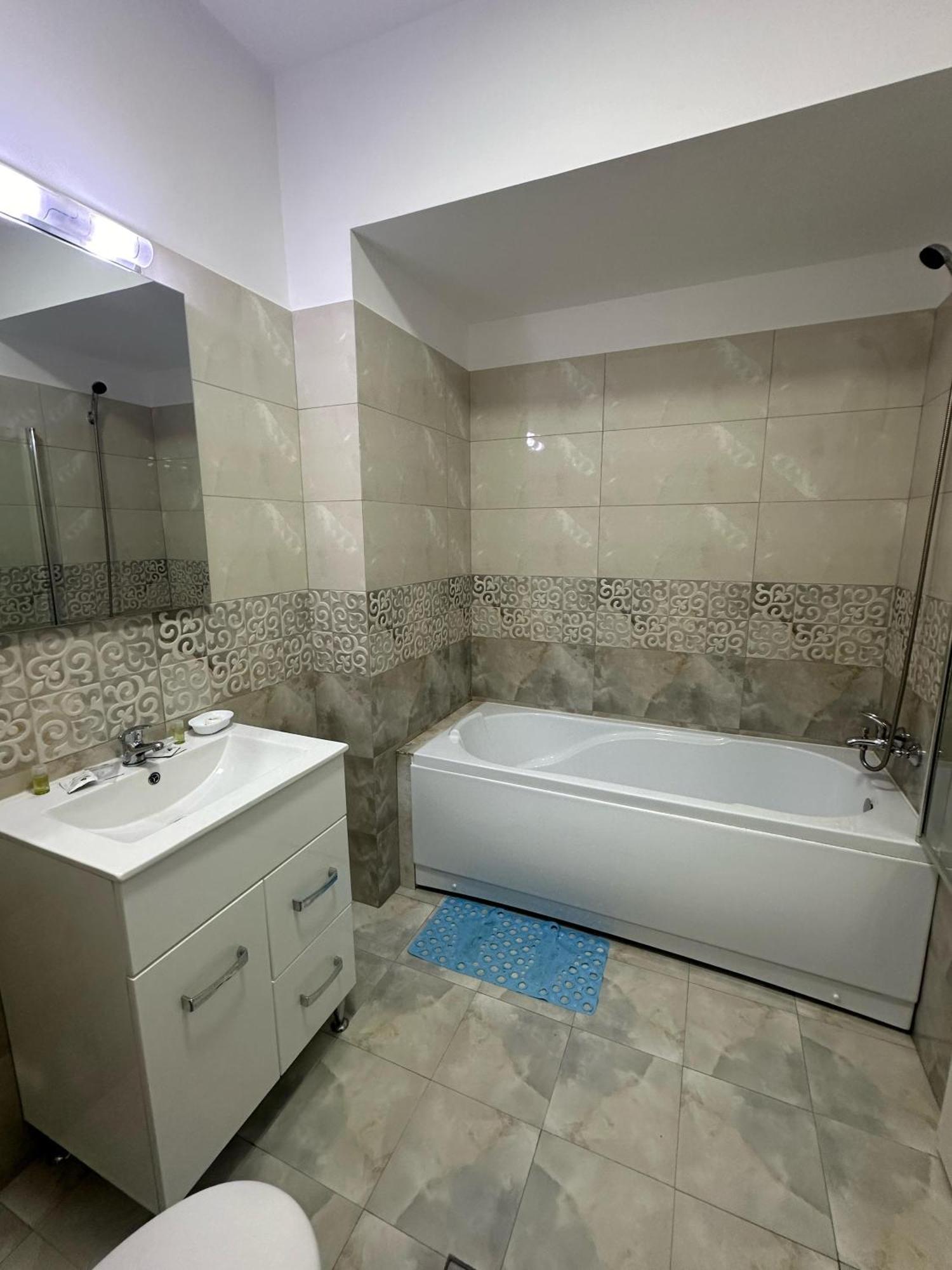 In Apart Hotel Бухарест Екстер'єр фото